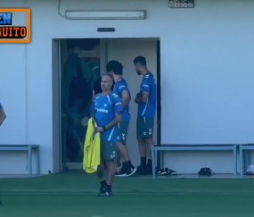 kaiyun-六台：伊斯科拄拐回到贝蒂斯训练基地，恢复情况良好