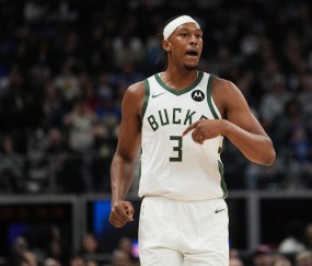 表现不俗！特纳半场9投5中&amp;罚球2中2 得到12分6板4帽